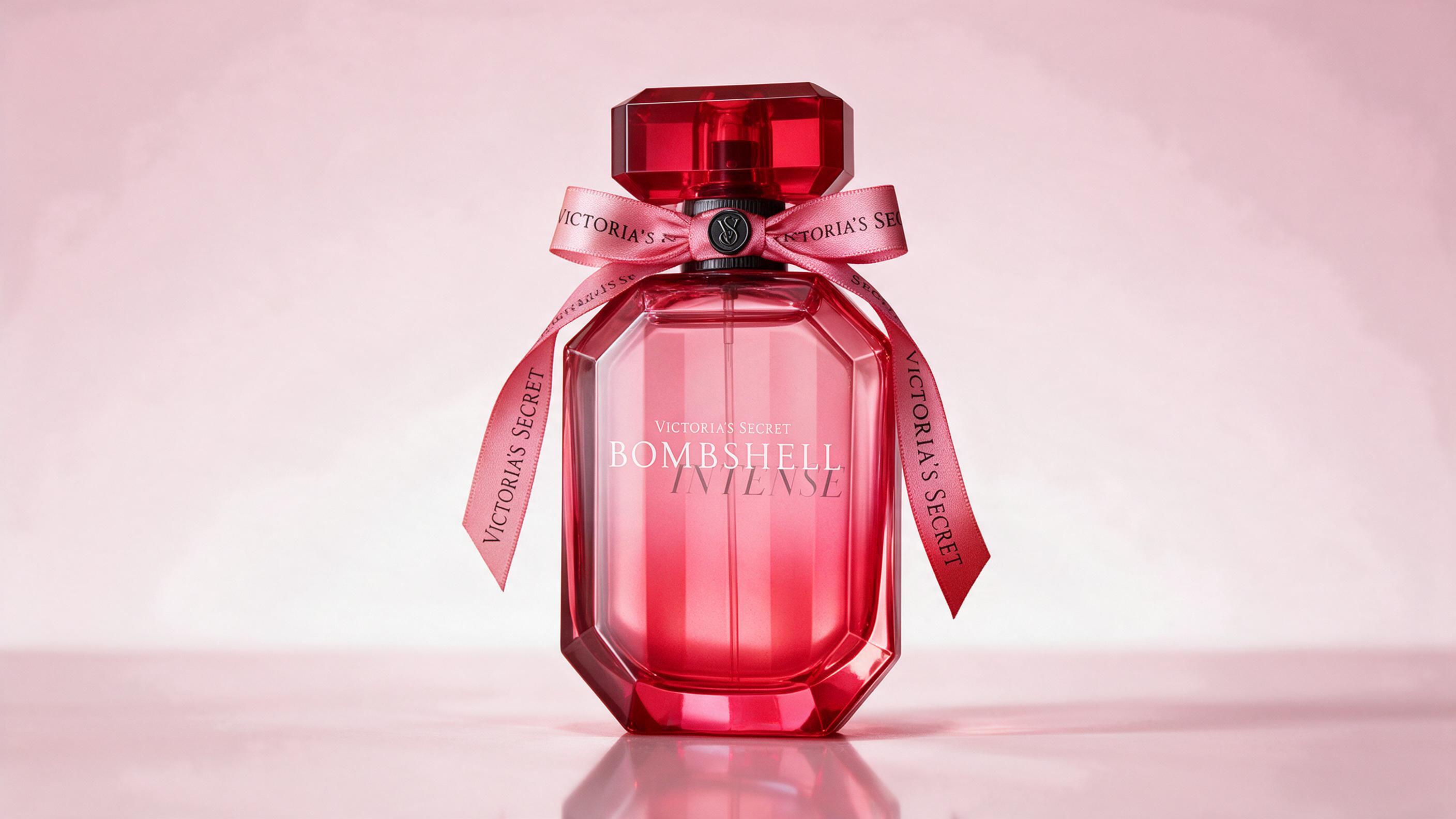 Victoria's Secret Bombshell Parfümü: Notaları, Versiyonları ve Satın Alma Rehberi
